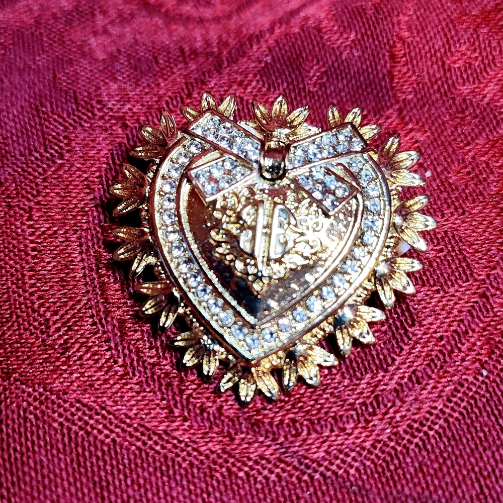 Gold Tone Cubic Zerconion Encrusted Heart Brooch. Like New Condition